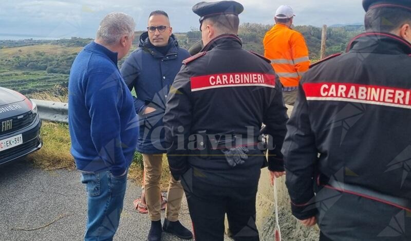 Ripristinato tratto strada SP1 tra Gerace e Locri. Lizzi: “Siamo intervenuti tempestivamente a pochi minuti dalla frana”