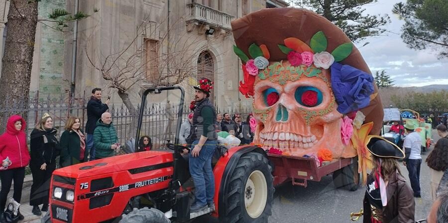 Carnevale: la sfilata di carri a Caulonia centro – Fotogallery