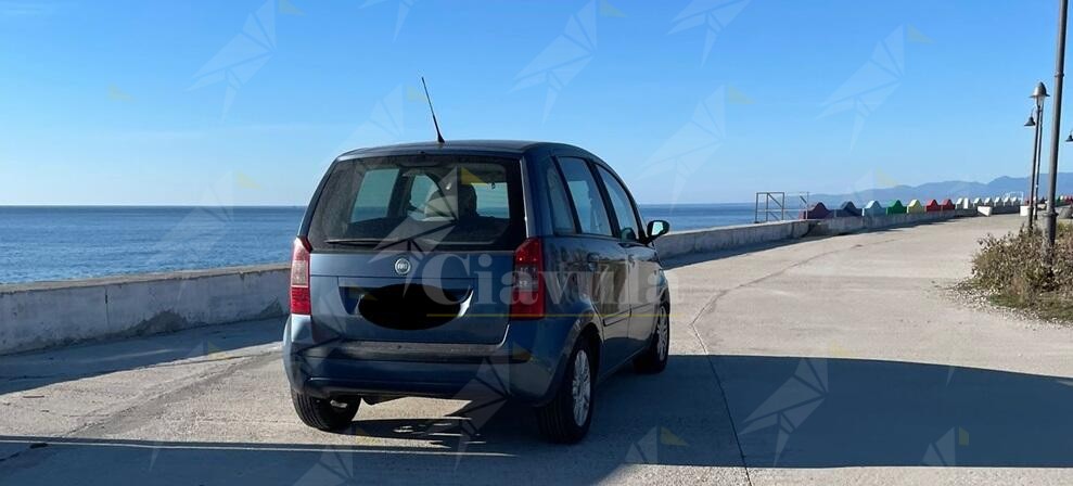 Guarda ‘o mare i Caulonia quant’è bello, dall’auto si vede meglio…