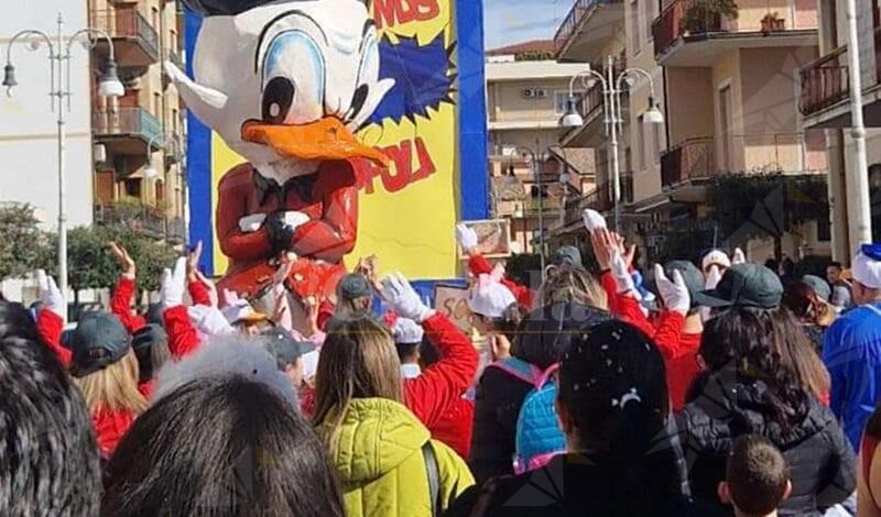 Locri, trionfo per il carnevale dell’associazione “Anas-Locri”