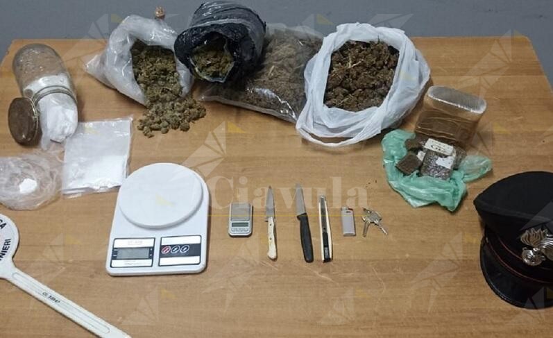 Trovato in possesso di 2kg di droga e materiale per il suo confezionamento: 39enne arrestato dai Carabinieri