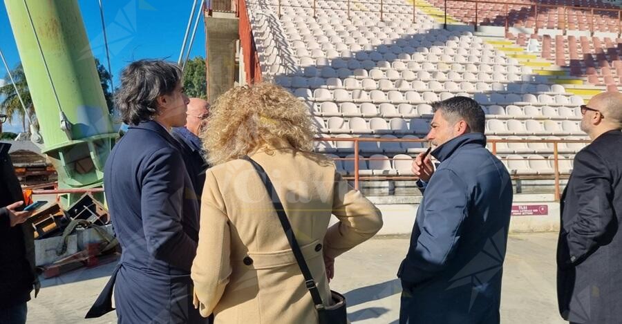 Reggio, procedono i lavori allo Stadio Oreste Granillo. Il sindaco Falcomatà: “Al lavoro per uno stadio moderno che risponda alle esigenze dei tifosi”
