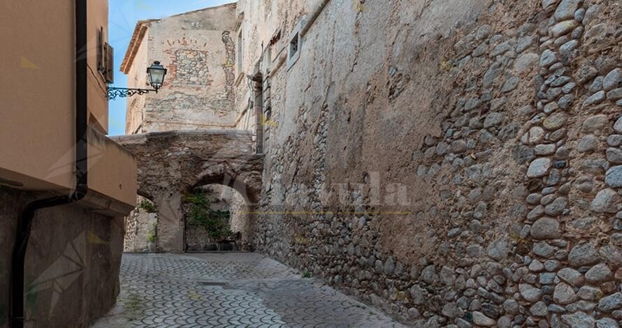 Gente in Aspromonte: tra mistero e tradizione, alla scoperta della “Fortezza di Monasterace”