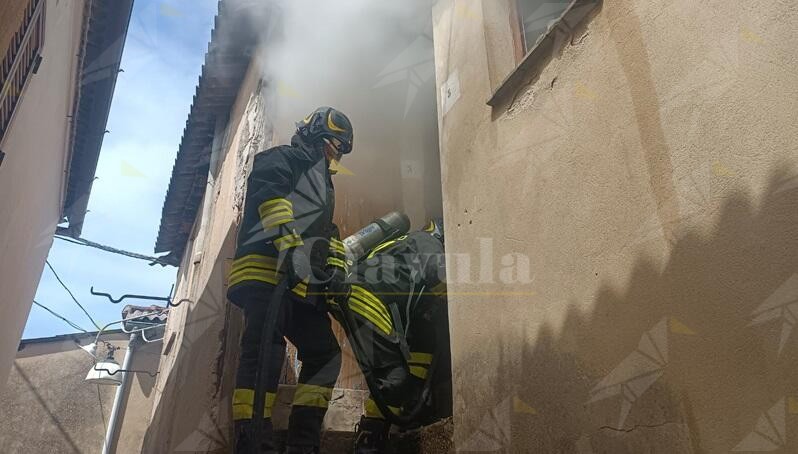 Due abitazioni in fiamme nel vibonese, decisivo l’intervento dei vigili del fuoco