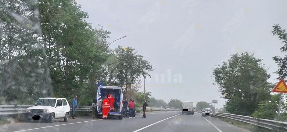Uomo a terra soccorso sulla SS106 a Caulonia