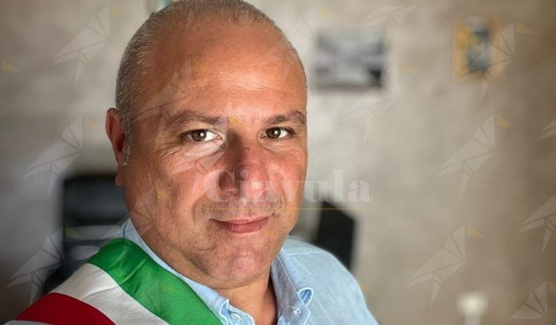 Sindaco calabrese impone il coprifuoco ai ragazzi sotto i 14 anni, a casa entro le 00.30