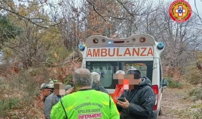 Cade dal quad e si frattura una gamba durante un'escursione nel Parco d ...