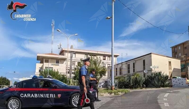 Incendiarono due auto a Cassano allo Ionio, arrestati i presunti autori. Uno è minorenne