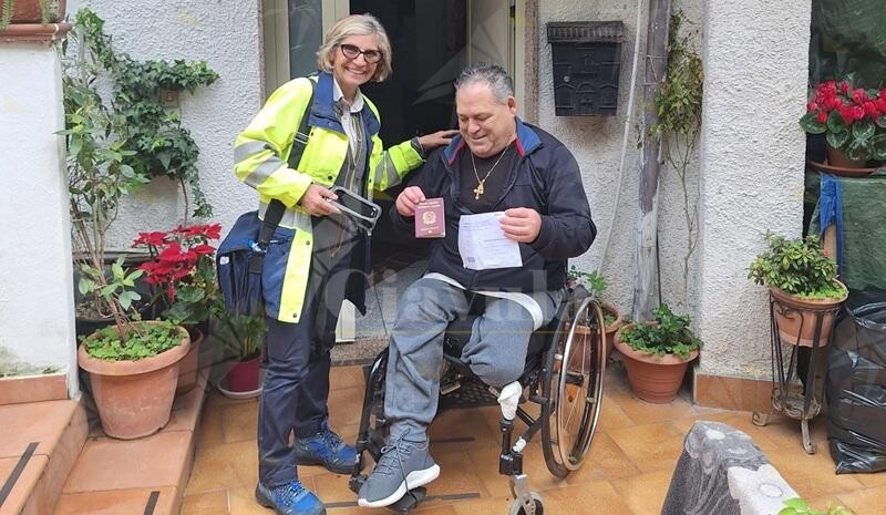 Stilo, cittadino disabile riceve il passaporto a casa grazie a Poste Italiane