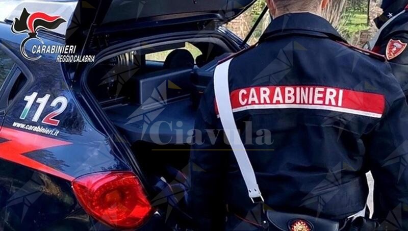 Aggredisce brutalmente la compagna per strada a Reggio Calabria. Disposto il divieto di avvicinamento