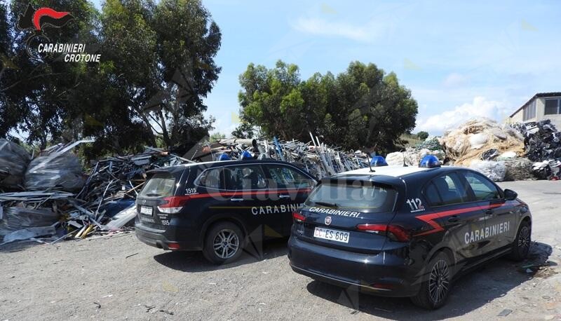 Rifiuti stoccati illegalmente, sequestrata una discarica a Cirò marina