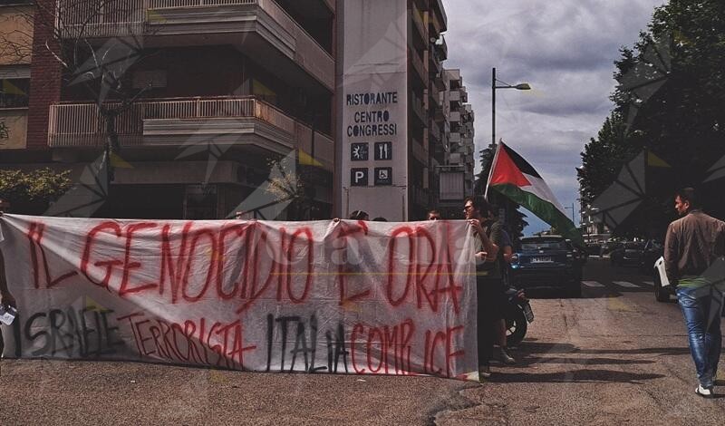 Gli studenti Unical pro Palestina contestano Salvini: “È ora di scendere in piazza contro il genocidio”