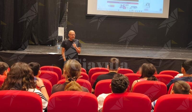 Gli studenti dell’IC Falcone-Borsellino di Caulonia, Roccella e Stignano a scuola di giornalismo con Ciavula