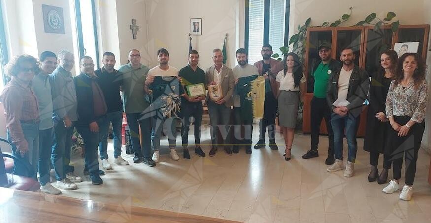 Calcio, il Real Taurianova sale di categoria e il sindaco Biasi premia la squadra