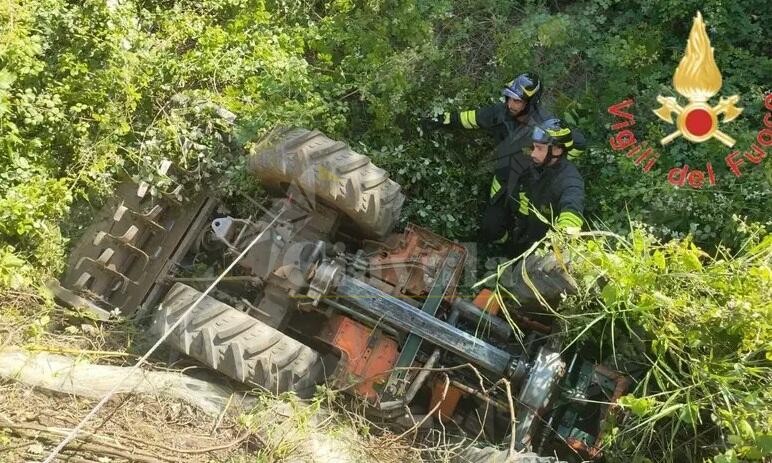 Tragedia in Calabria, agricoltore muore schiacciato dal trattore