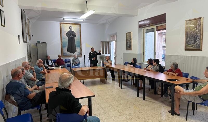 Truffe agli anziani, i carabinieri incontrano la comunità della parrocchia Don Bosco a Bova Marina