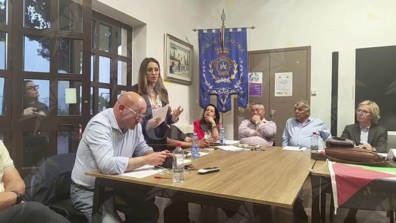 Caulonia, Caraffa a Campisi: “Non ti riserverò lo stesso trattamento che hai riservato a me, quando ti chiedevi come potessi stare seduta con Dipende da noi”