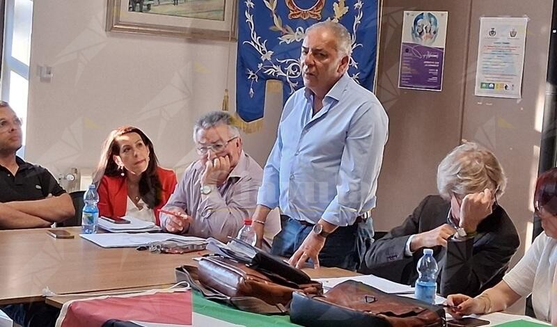 Il consiglio comunale di Caulonia riconosce lo stato di Palestina, Ninni Riccio: “Fermare il massacro di Gaza”