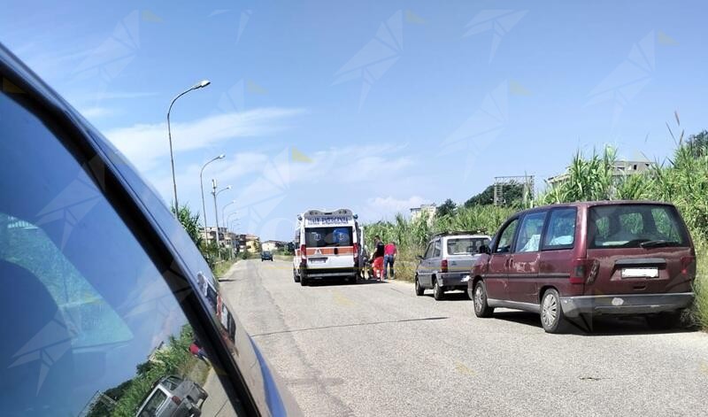 Incidente a Caulonia Marina, coinvolte un’auto e una vespa