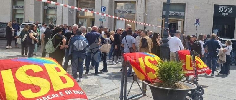 Lavoratori precari del Ministero in rivolta: “Senza contratto, pronti a occupare l’USR di Catanzaro”