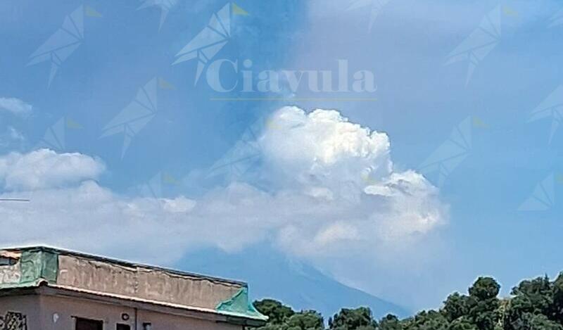 Etna in eruzione: crolla parte del cratere Sud-Est, nube alta chilometri