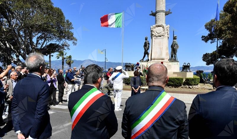 Festa della Repubblica, il Sindaco di Reggio: “L’Italia ripudia la guerra, dovremmo impararlo a memoria”