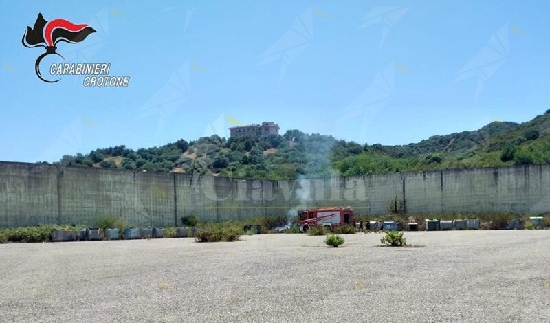 Incendio a Cirò: denunciato il titolare di una ditta edile