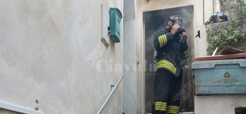 Volontari sventano un incendio in un’abitazione di Caulonia superiore