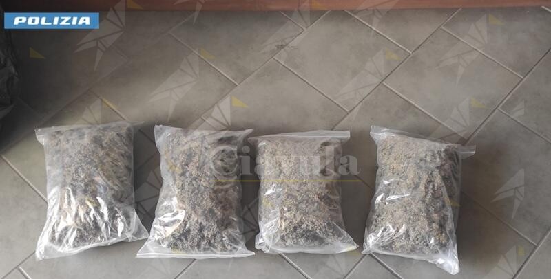 Fermato alla svincolo di Palmi con 2 kg di hashish in auto. Arrestato un uomo residente a Rosarno