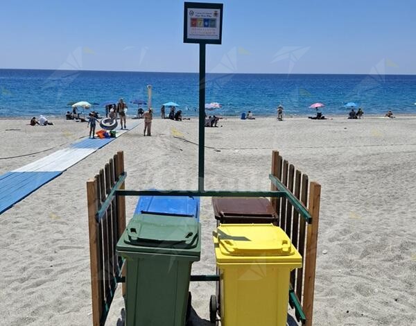 Installate le “mini isole ecologiche” nelle spiagge libere di Caulonia