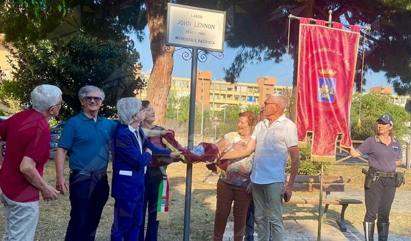 Nasce “Largo John Lennon” a Reggio Calabria: omaggio al musicista e attivista per la pace