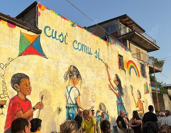 Martone: Terra dei Primi presenta l’associazione e inaugura il murale “Cusì comu si”