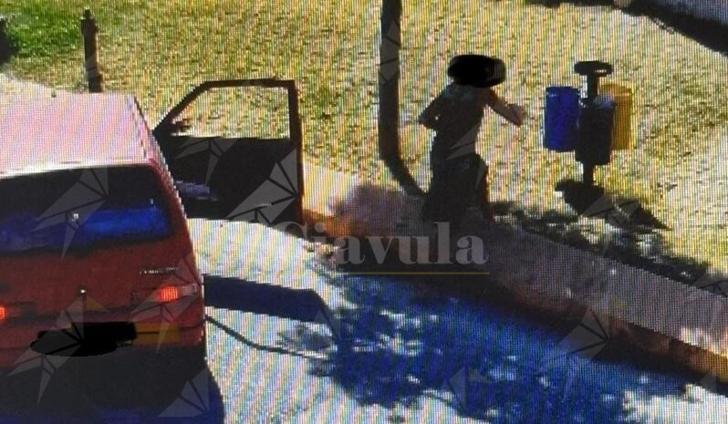 Video-trappole in azione a Caulonia. Sorpresa a gettare la spazzatura in un luogo pubblico