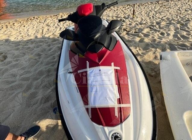 Controlli nei lidi balneari, sequestrato un acquascooter. Sanzioni e denunce