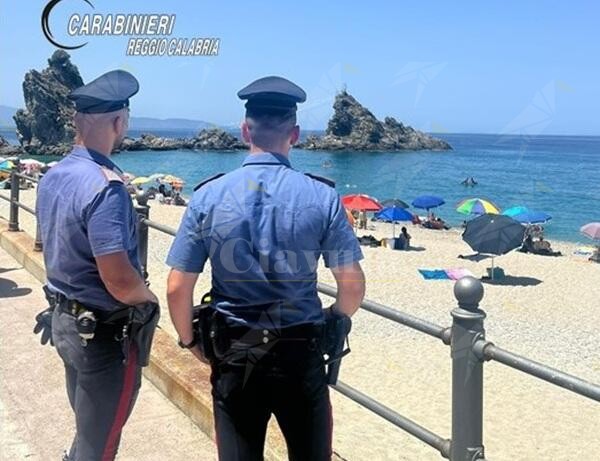 Due bambine in balia delle onde salvate dai carabinieri a Palmi. Una è in condizioni gravi