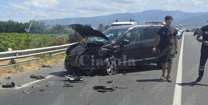 Incidente sulla statale 106, due feriti