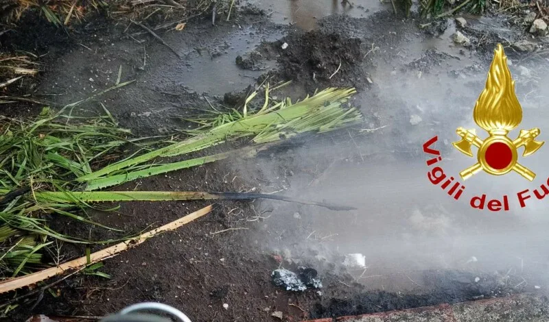 Paura nel Vibonese: in fiamme un serbatoio di GPL, evacuate diverse abitazioni Paura nel Vibonese: in fiamme un serbatoio di GPL, evacuate diverse abitazioni