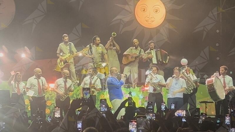 Serata di musica a Roccella con Francesco Giannini ospite al concerto di Alfa Serata di musica a Roccella con Francesco Giannini ospite al concerto di Alfa