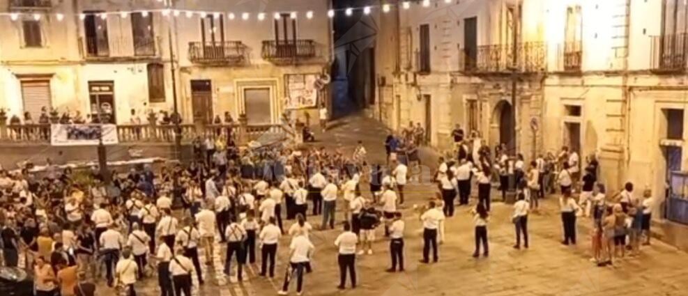 Sinfonia per un Maestro Muto: A Caulonia, le “Brutte Intenzioni” di Morgan e l’Orgoglio di una Banda (seconda parte)