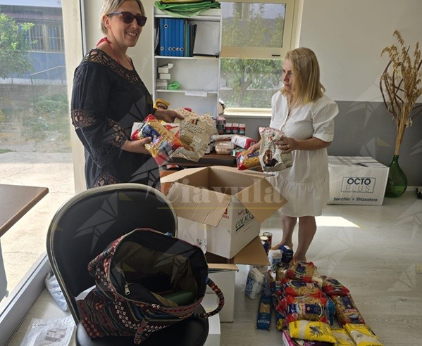 La solidarietà dei cauloniesi in partenza verso Gaza. Raccolti 100 kg di cibo alla festa dell’Unità La solidarietà dei cauloniesi in partenza verso Gaza. Raccolti 100 kg di cibo alla festa dell’Unità