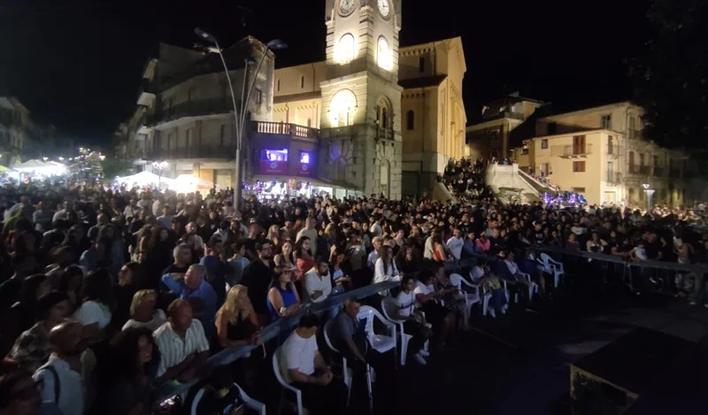 Ultima serata del Cinquefrondi Summer Festival 2025 con Sarah Toscano Ultima serata del Cinquefrondi Summer Festival 2025 con Sarah Toscano