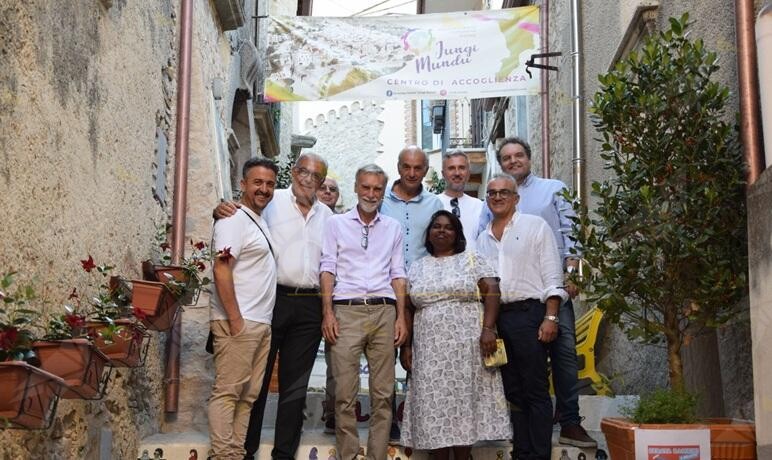 Delrio: “I progetti di accoglienza sono un investimento per il futuro del nostro Paese. Camini un modello virtuoso da seguire”