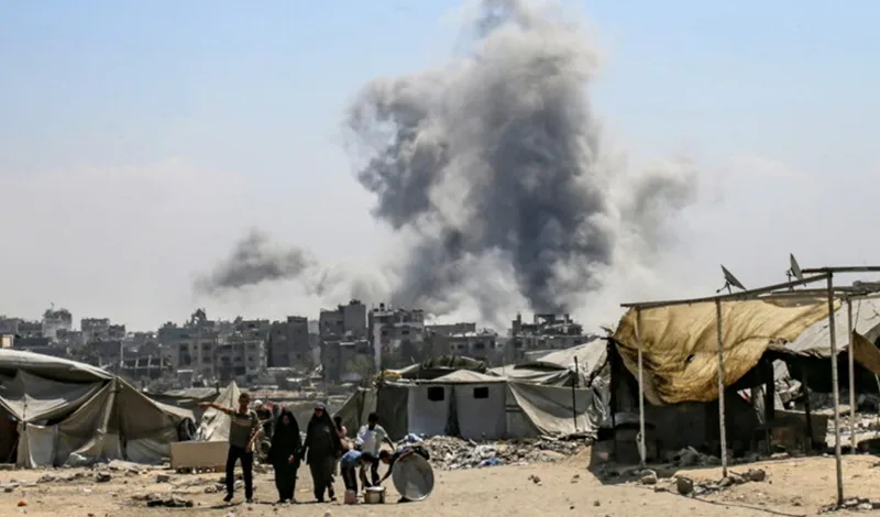 Israele accerchia Gaza City: “Persone uccise in fila per il pane” Israele accerchia Gaza City: “Persone uccise in fila per il pane”