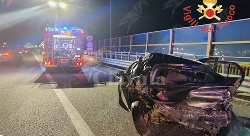 Incidente sulla statale 106, donna estratta dalle lamiere dell’auto