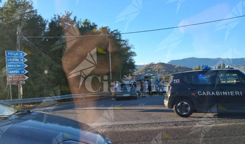 Scontro auto-moto al bivio di Focà di Caulonia, traffico rallentato