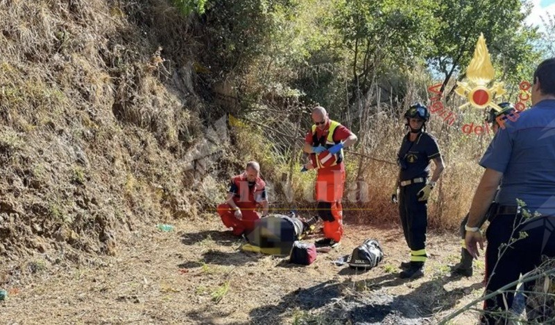 Donna precipita da un terrazzamento nel catanzarese: soccorsa dai Vigili del Fuoco