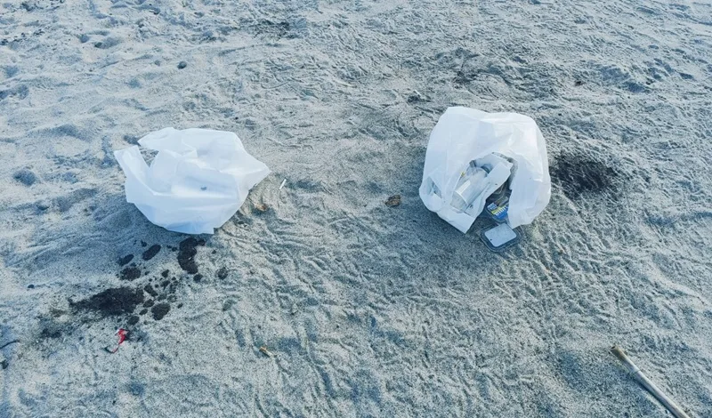 Caulonia, pescatore lascia la spiaggia nel degrado Caulonia, pescatore lascia la spiaggia nel degrado