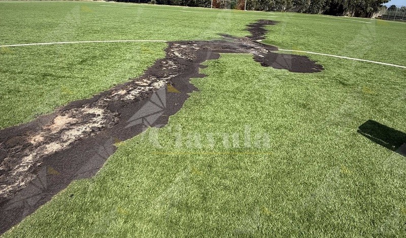 Incendio doloso danneggia il campo sportivo di Ardore: indagini in corso