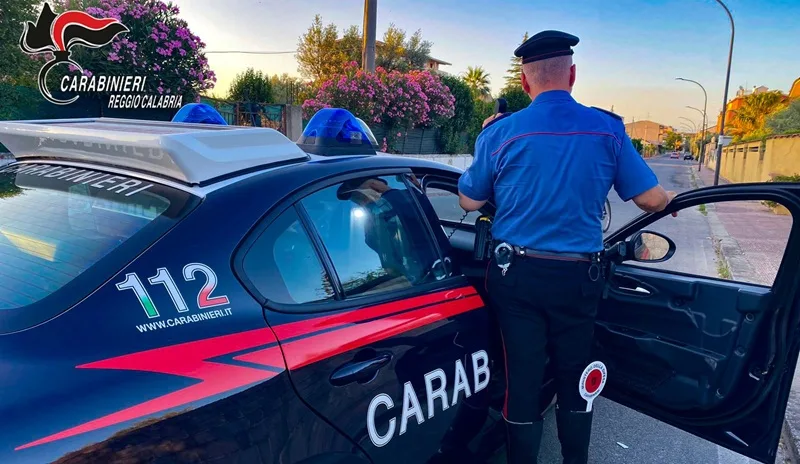 Tenta di eludere un posto di blocco, inseguito e fermato. In auto aveva 16 kg di marijuana Tenta di eludere un posto di blocco, inseguito e fermato. In auto aveva 16 kg di marijuana