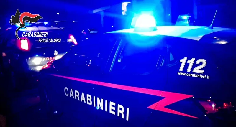 Fermato con una pistola clandestina a bordo: arrestato dai Carabinieri a Reggio Calabria Fermato con una pistola clandestina a bordo: arrestato dai Carabinieri a Reggio Calabria
